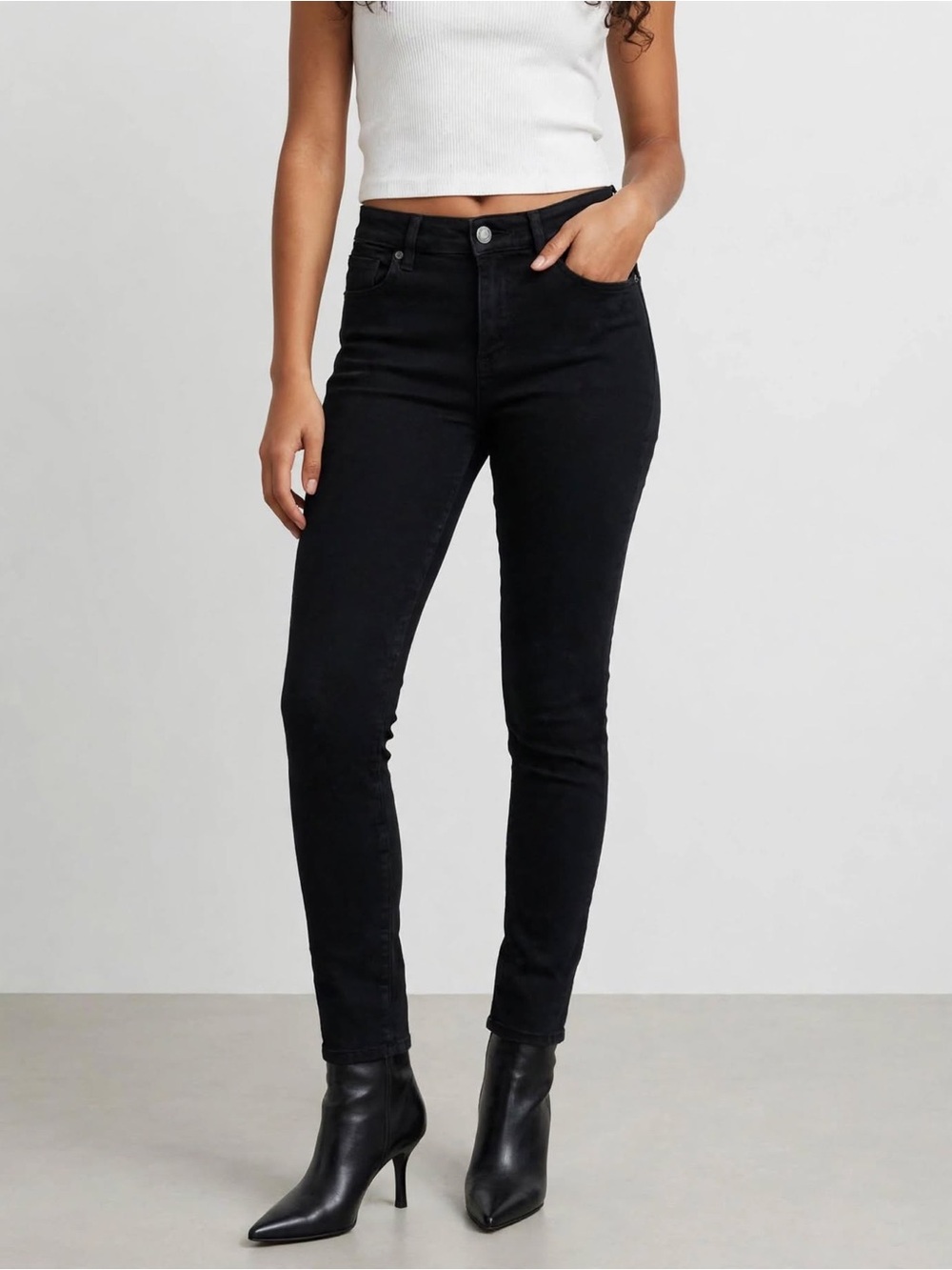 PAIGE Verdugo Ultra Skinny Jeans 33 Black Jet High Rise Cigarette Ankle Stretch